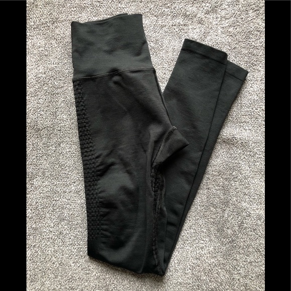SOLD Alphalete Halo leggings - Picture 5 of 6